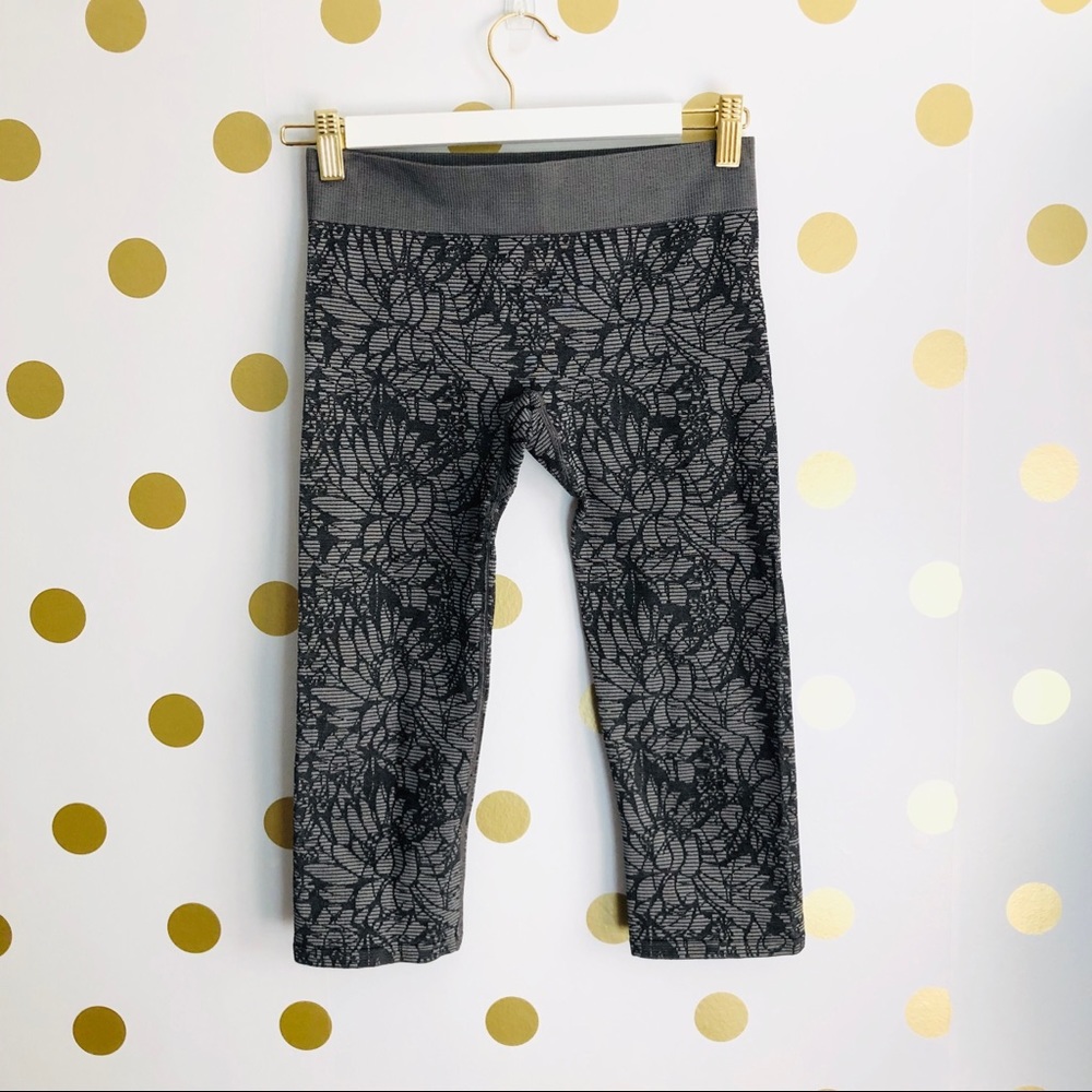 Fabletics Sebastian Seamless Capri Legging - image 2